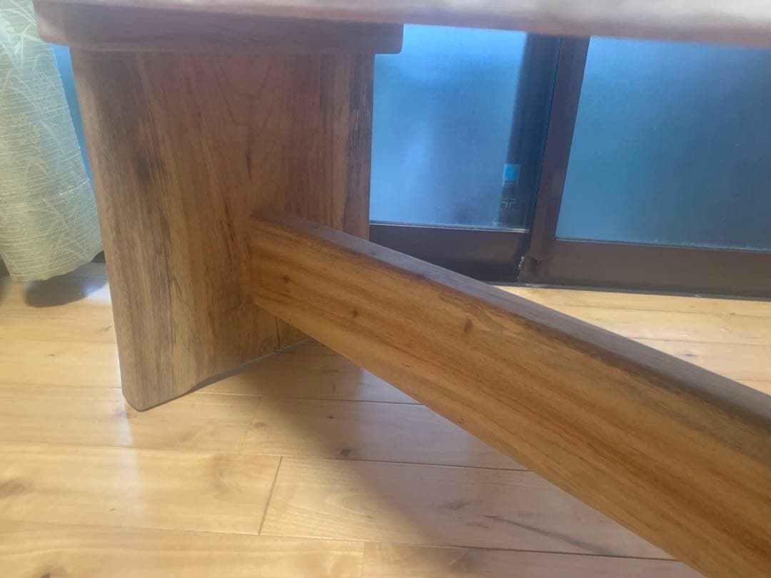 夏セール✨両側の自然な流れ杢目の面白い天板❣️B:楠サイドテーブル、ベンチ