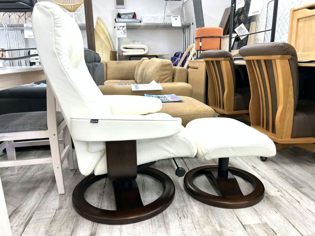 福岡北九州市限定 シモンズ フィヨルド215リクライニングチェア+フットスツール