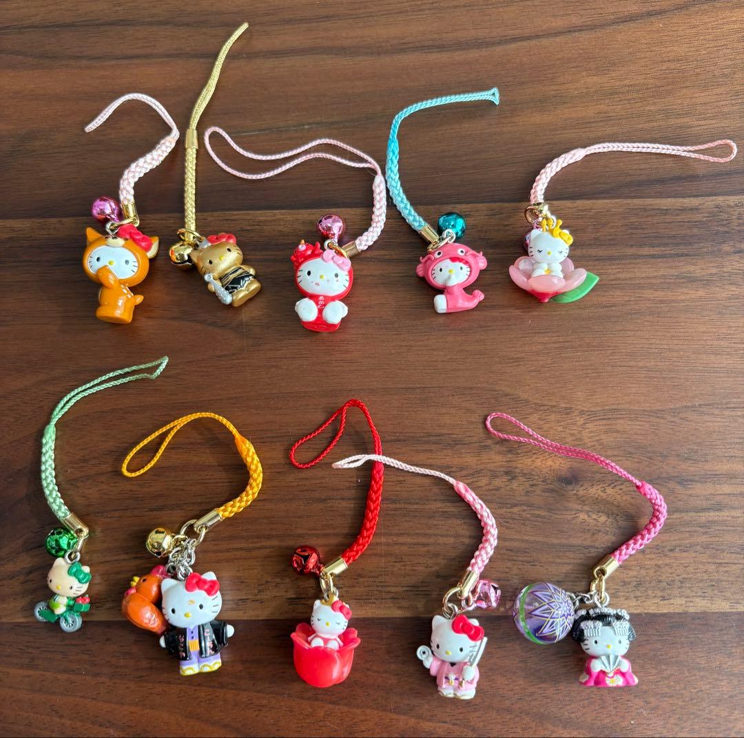 美品♡ご当地キティ根付け、キーホルダー、ピンズ　60個まとめ売り＋りんごキティ缶