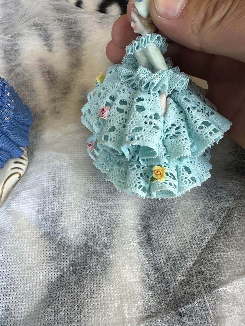 陶器製フリル人形 青色と緑色