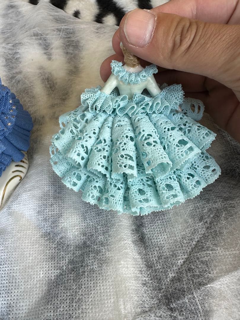 陶器製フリル人形 青色と緑色