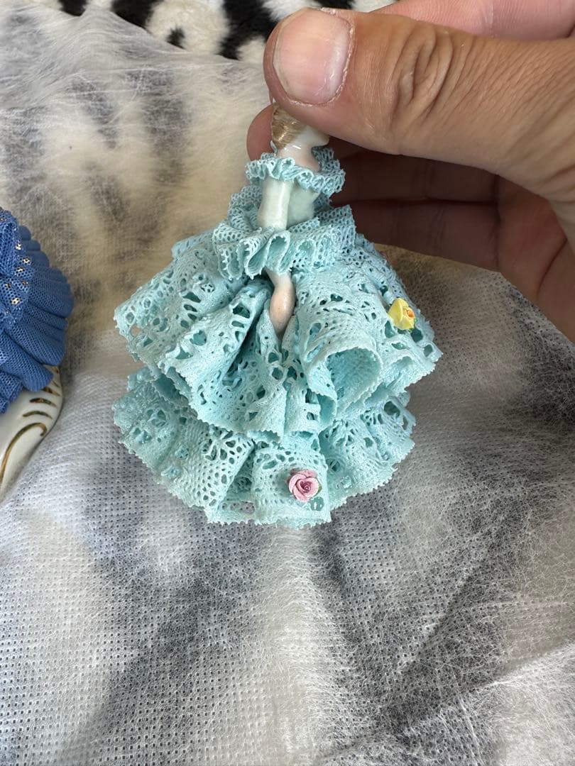 陶器製フリル人形 青色と緑色