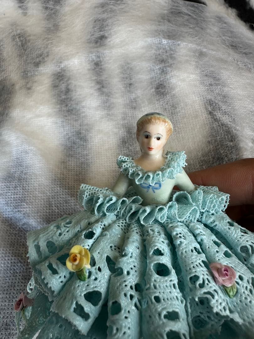 陶器製フリル人形 青色と緑色