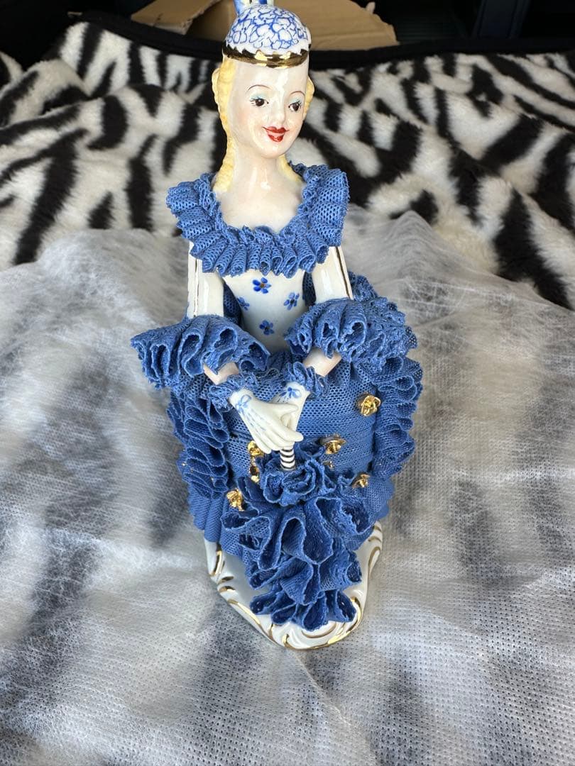 陶器製フリル人形 青色と緑色