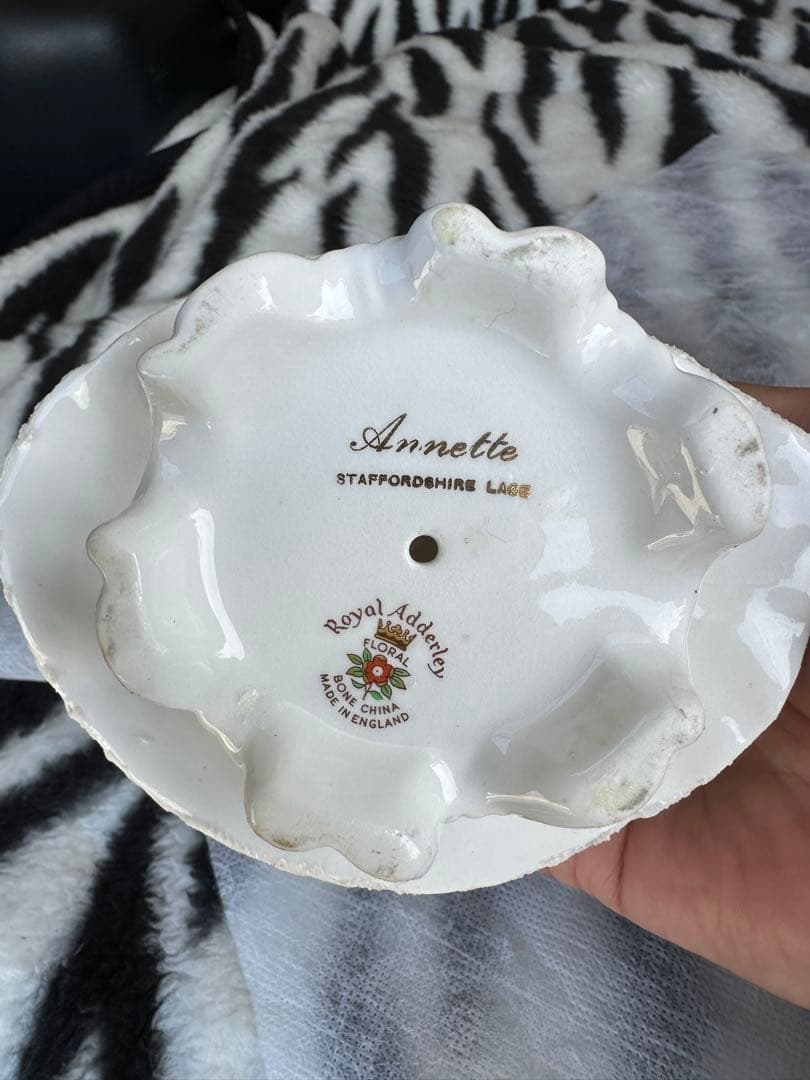 陶器製フリル人形 青色と緑色