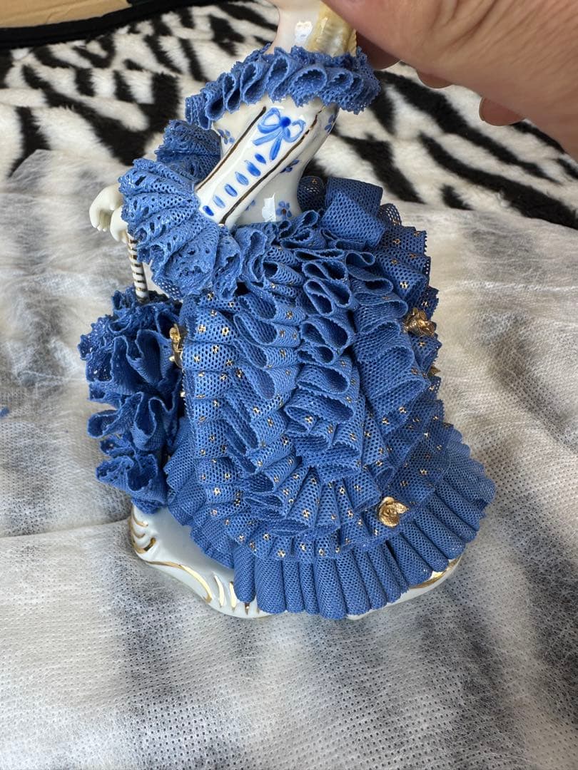 陶器製フリル人形 青色と緑色