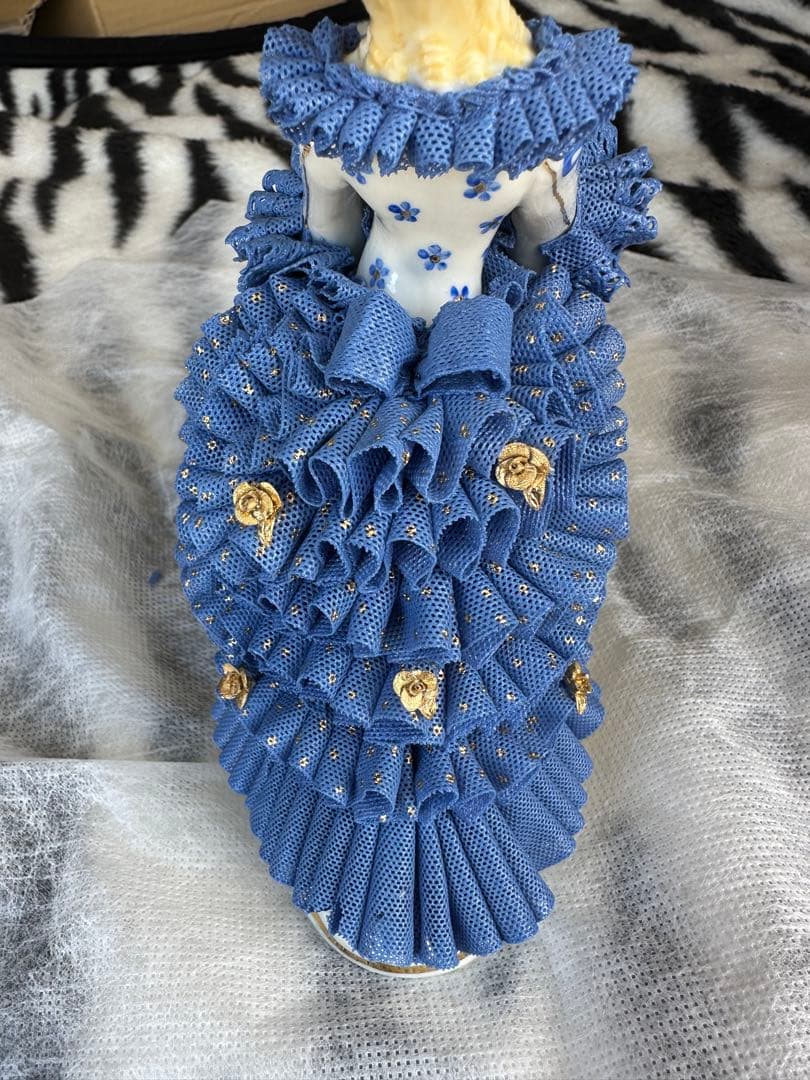 陶器製フリル人形 青色と緑色