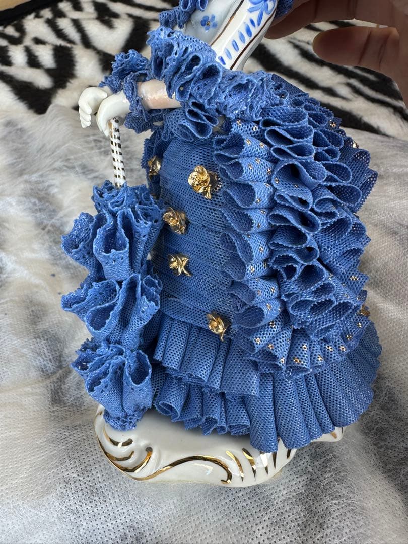 陶器製フリル人形 青色と緑色