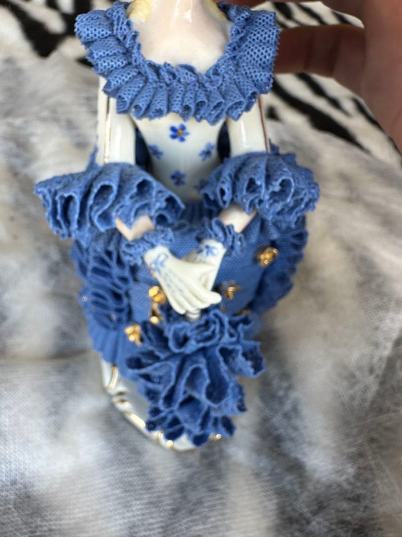 陶器製フリル人形 青色と緑色