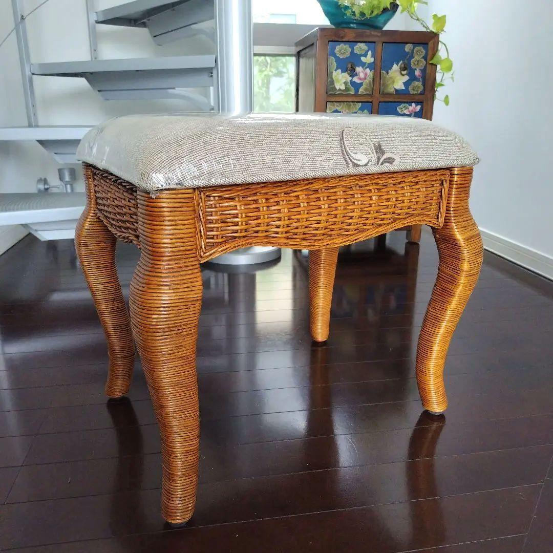 美品です!ラタン 籐 アンティーク 猫脚 ジャガード スツール オットマン 1脚