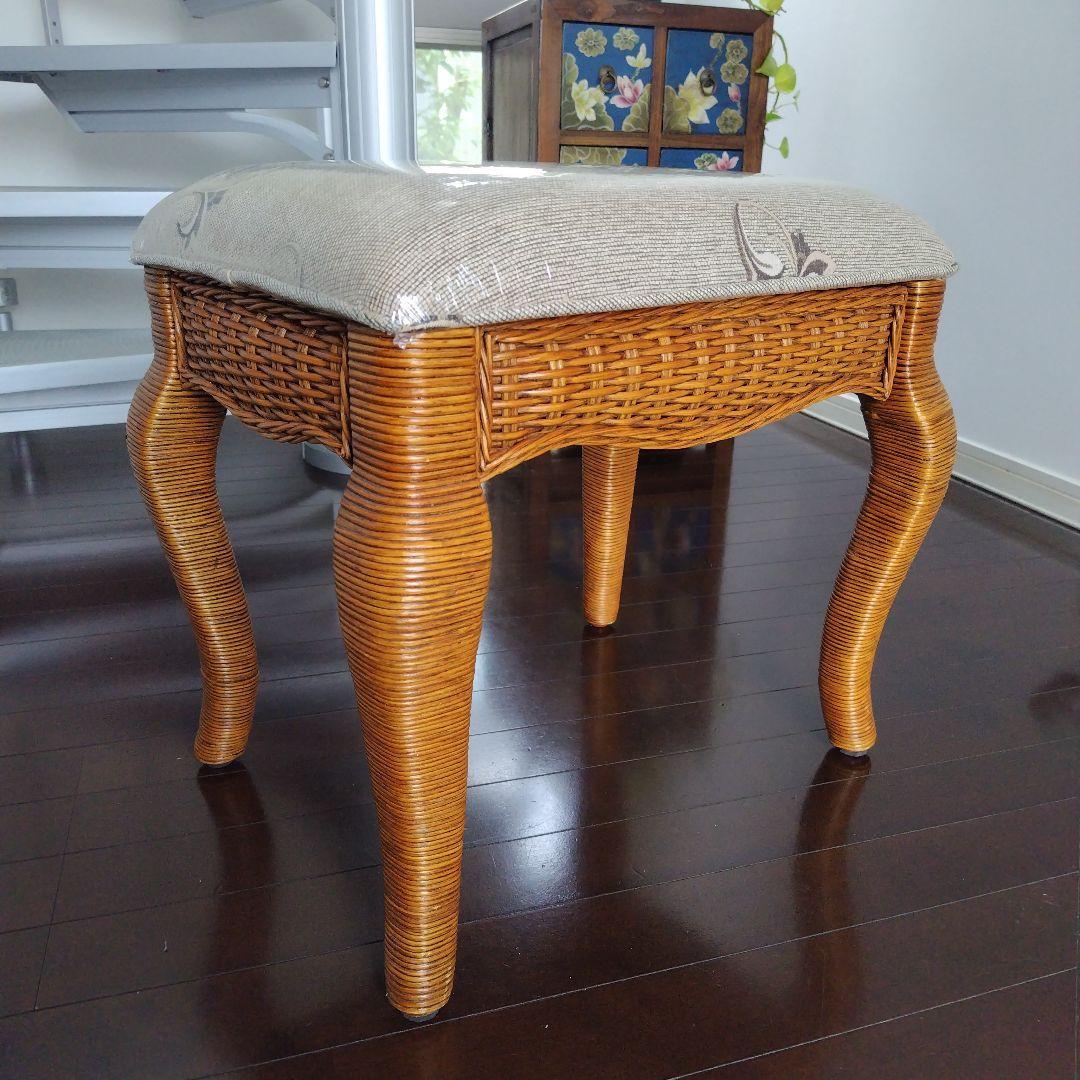 美品です!ラタン 籐 アンティーク 猫脚 ジャガード スツール オットマン 1脚