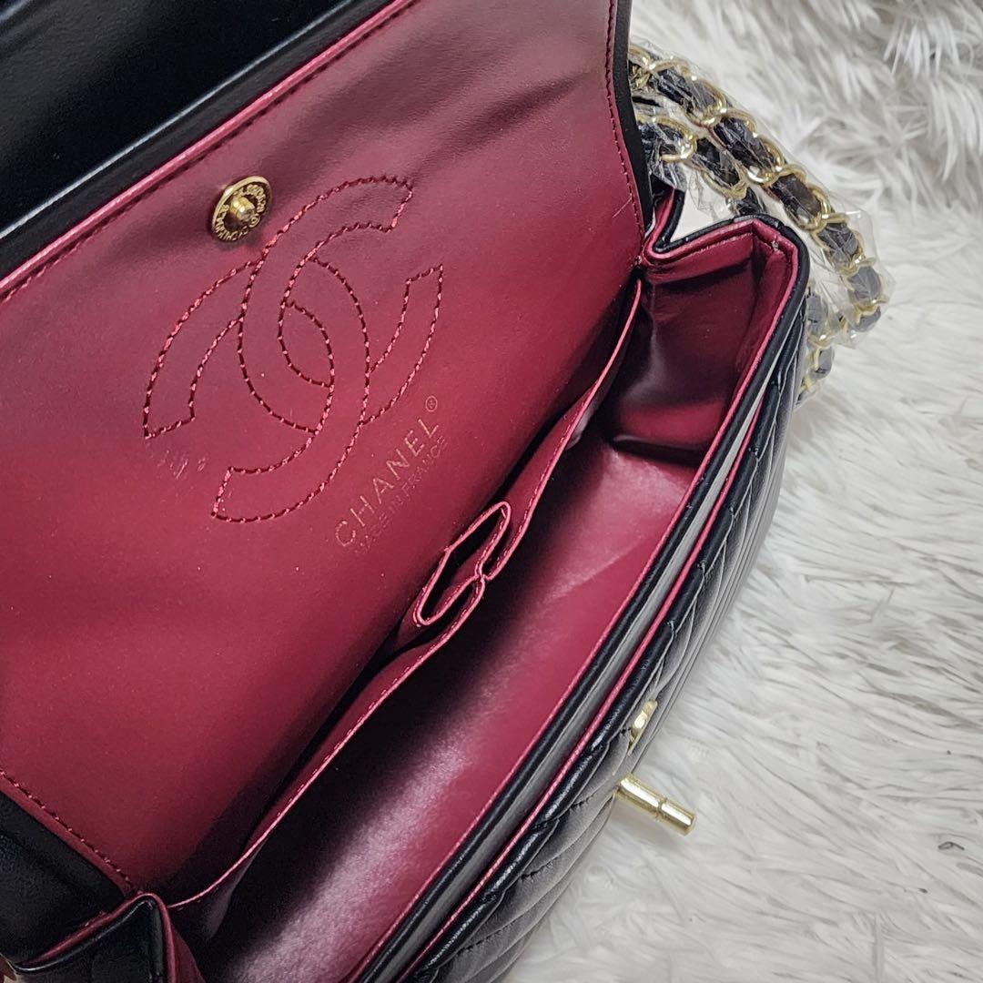 CHANEL ショルダーバッグ　Vステッチ　ノベルティ　シャネル　黒