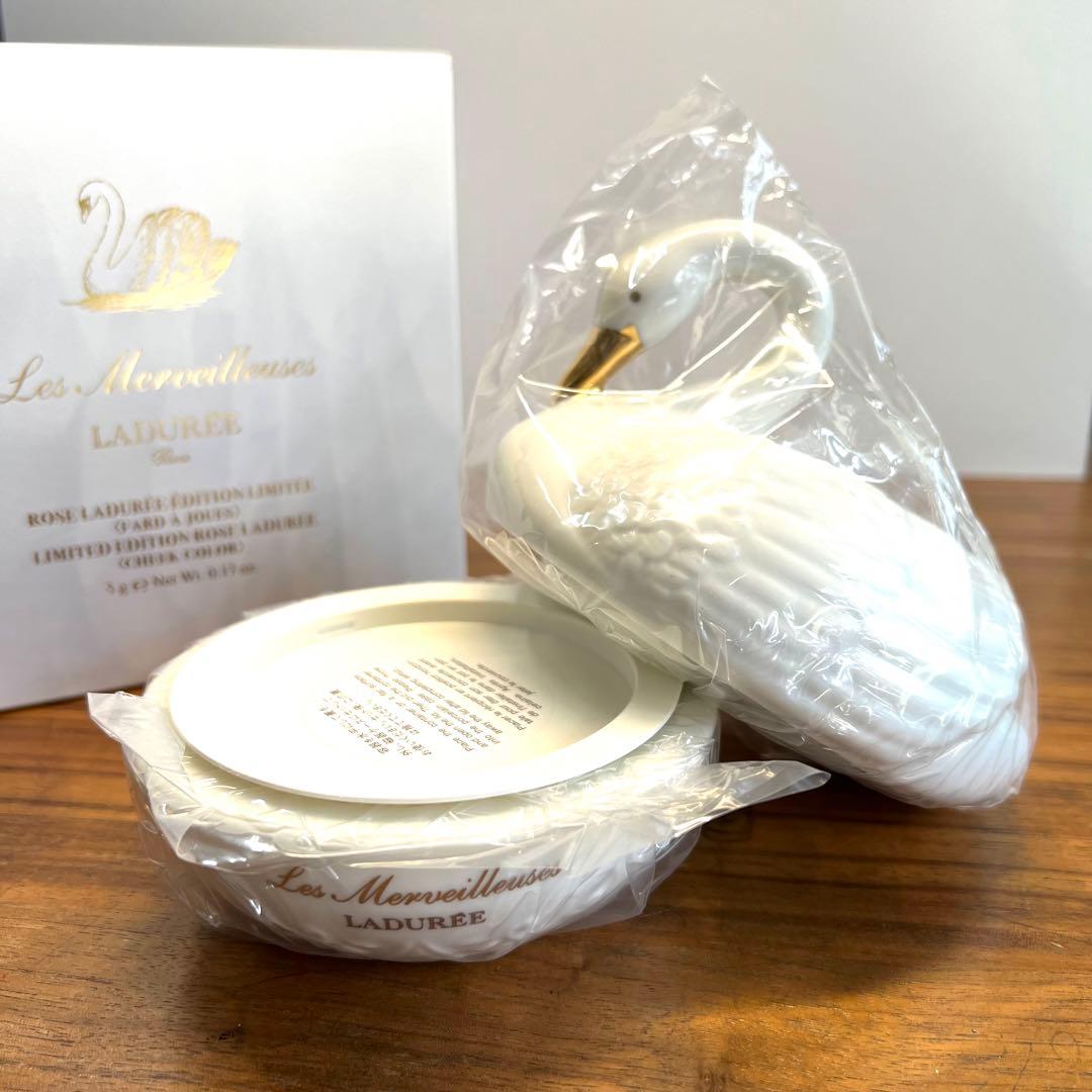 新品未開封 レ・メルヴェイユーズ ラデュレ スワン ローズ チーク