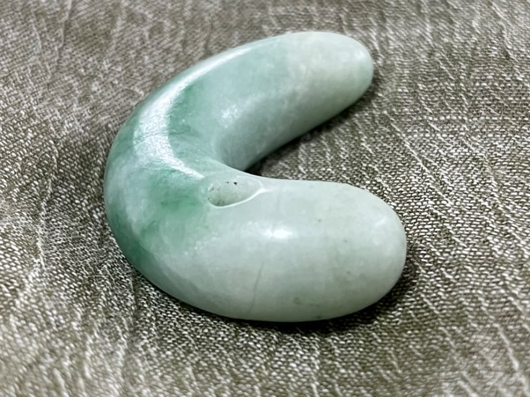 糸魚川　翡翠　　勾玉　　大勾玉