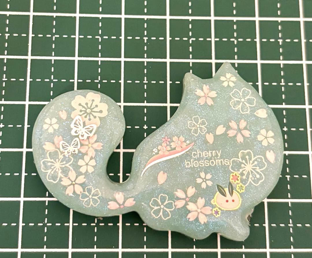 大きめ☆再販不可。ねこ✨桜レジンヘアゴムブローチ - メルカリ