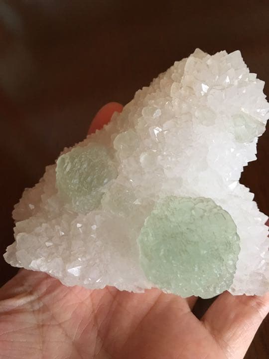 水晶とフローライトの共生！手のひらピッタリサイズの可愛い原石！