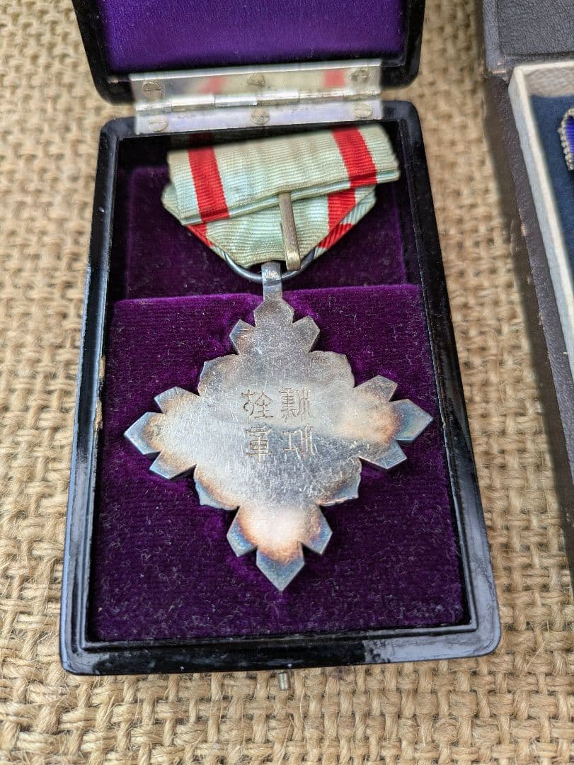 旧日本軍勲章　5種　大満洲國建國功労章　勲八位景雲章　功七級金鵄章ほか