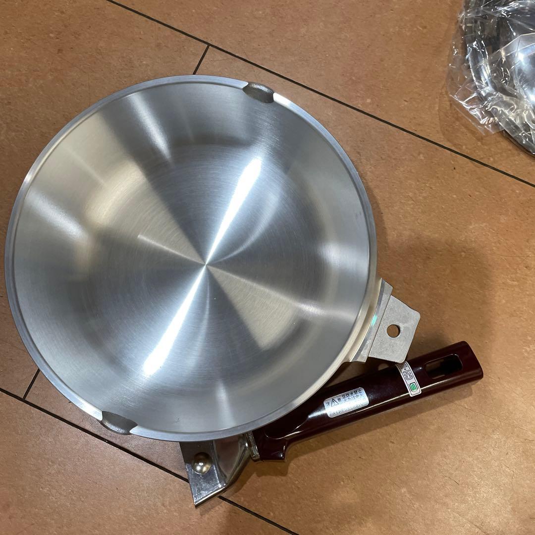 マル球産業　ミニパン　蓋付き　フライパン　22㎝　新品　値下げ中