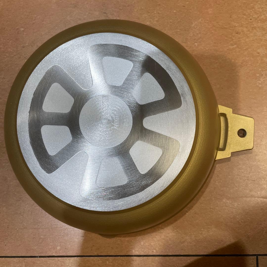 マル球産業　ミニパン　蓋付き　フライパン　22㎝　新品　値下げ中