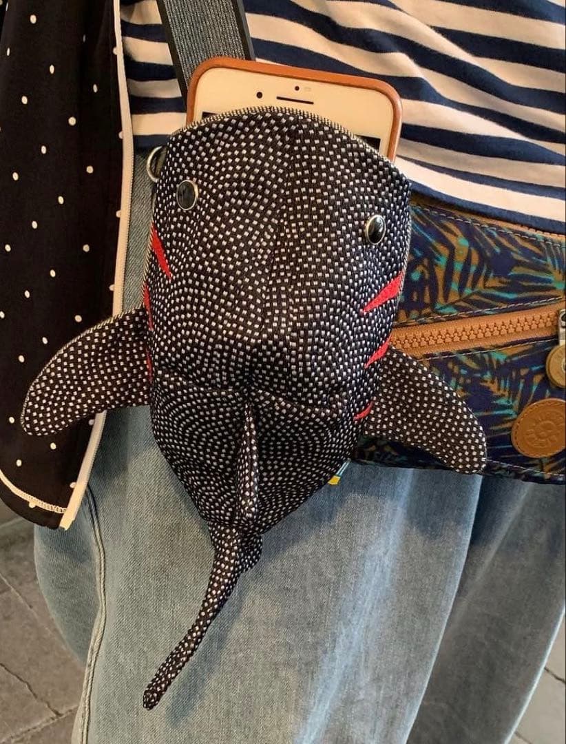 畳縁　畳縁鮫PLUS　ジンベエザメ　ポーチ　スマホケース　土産　倉敷　畳べり