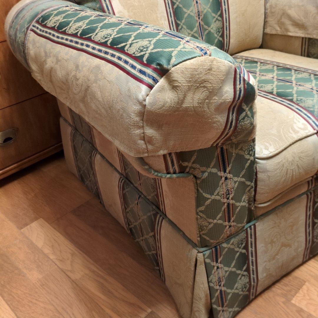 クラシックデザイン アームチェア 緑とベージュのストライプ