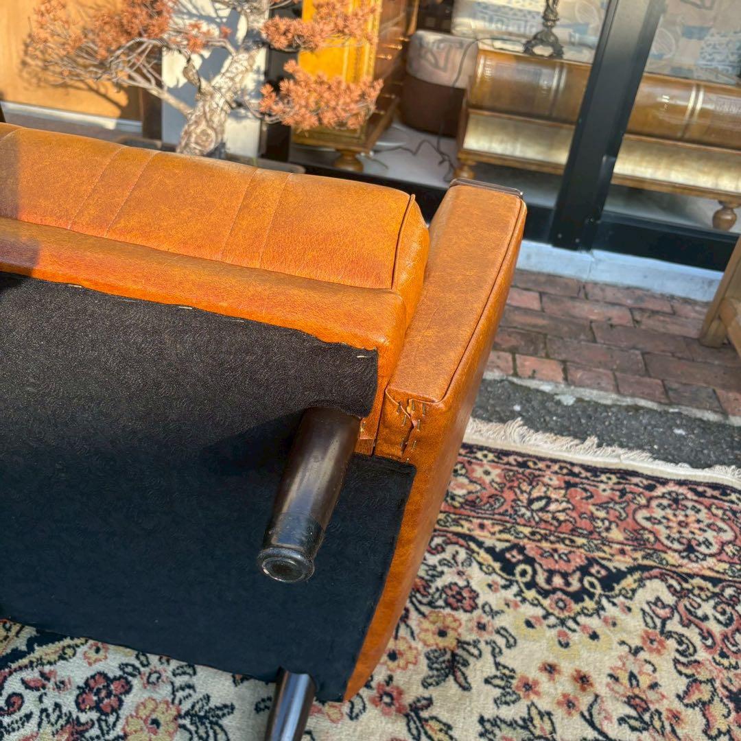 ビンテージ　レザーチェア　木製アームレスト　応接セット 2/2