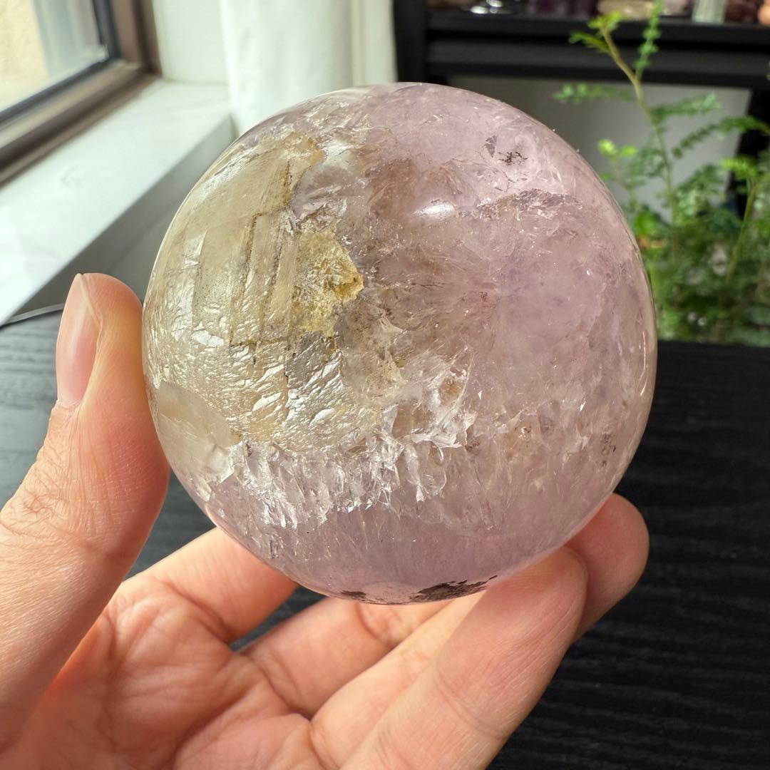 天然石アメジストの笑い口　置物　スフィアNO.092207