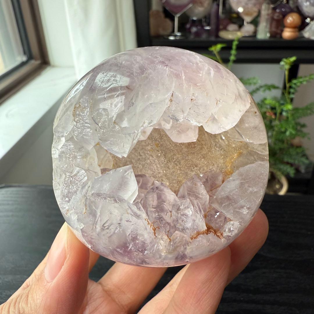 天然石アメジストの笑い口　置物　スフィアNO.092207