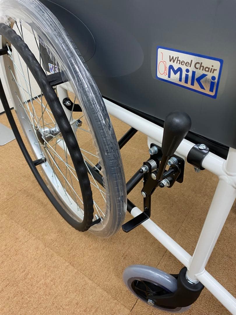 特別特価【新品未使用】 MIKI 自走用車椅子 VS-1　車椅子ハイポリマタイヤ