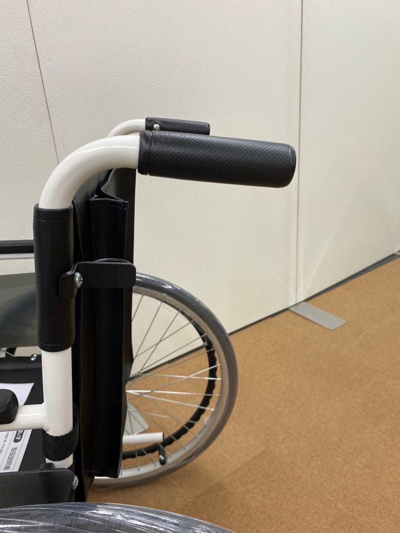 特別特価【新品未使用】 MIKI 自走用車椅子 VS-1　車椅子ハイポリマタイヤ