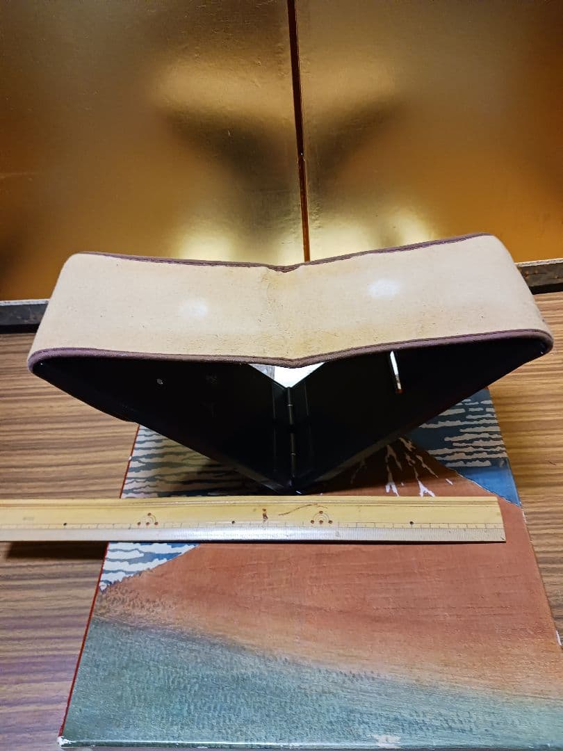 『超高級品』携帯用 軽量 折畳 正座椅子 (木製) 伝統芸能 樫の木 漆塗 皮