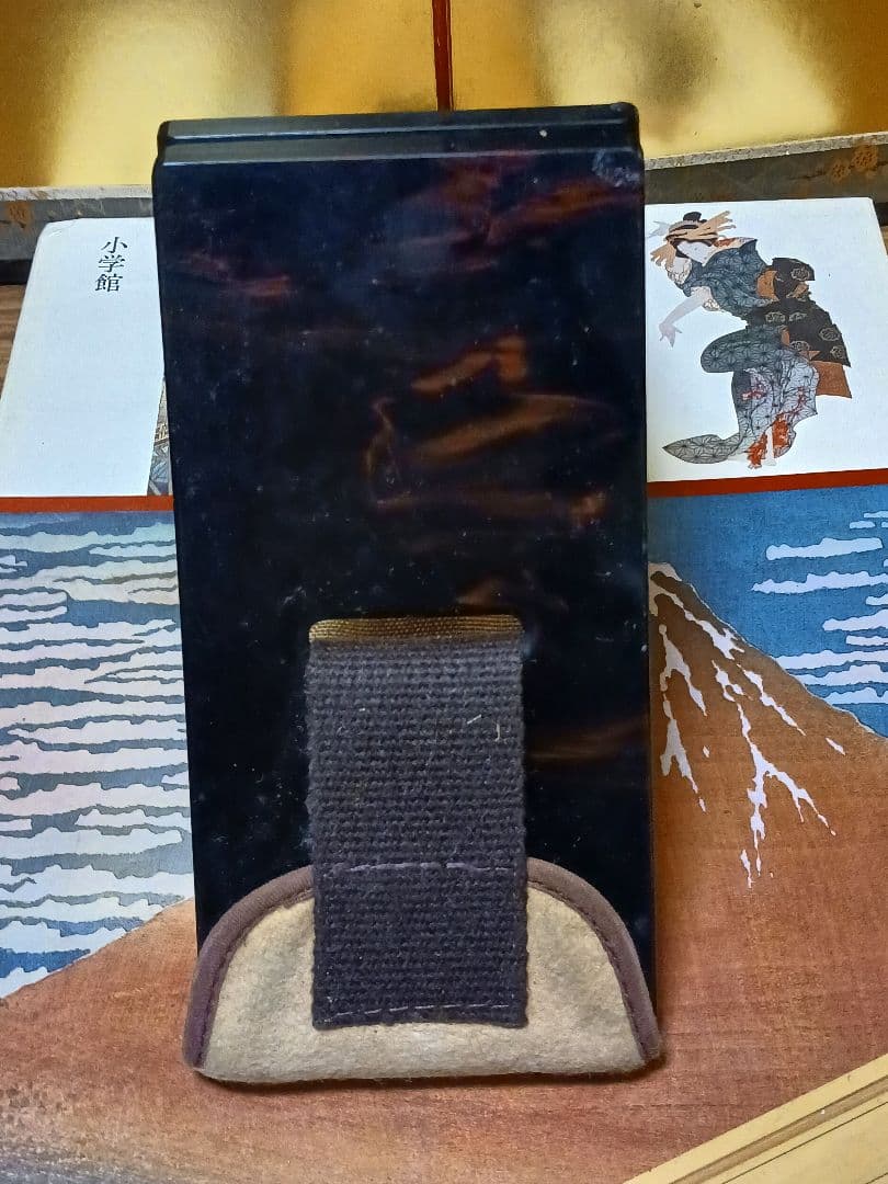 『超高級品』携帯用 軽量 折畳 正座椅子 (木製) 伝統芸能 樫の木 漆塗 皮