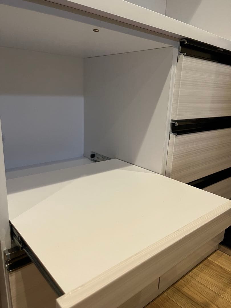 ホワイト食器棚 ガラス扉付き 中型　湯川家具