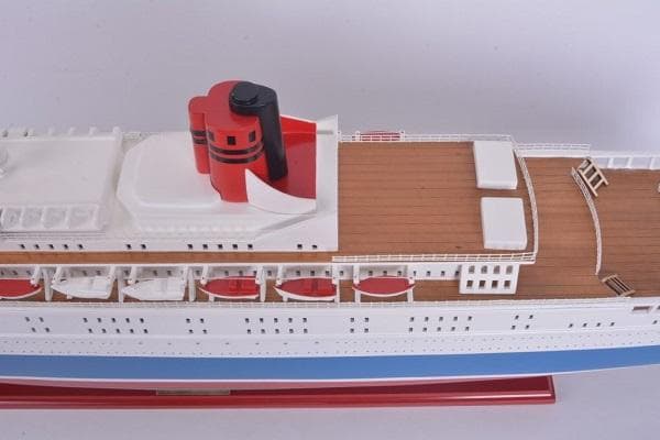 イギリスの豪華客船 クイーンエリザべス Ⅱ号