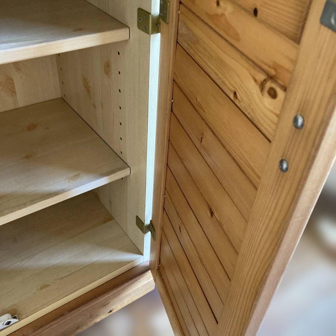 ガラス扉食器棚　パイン材