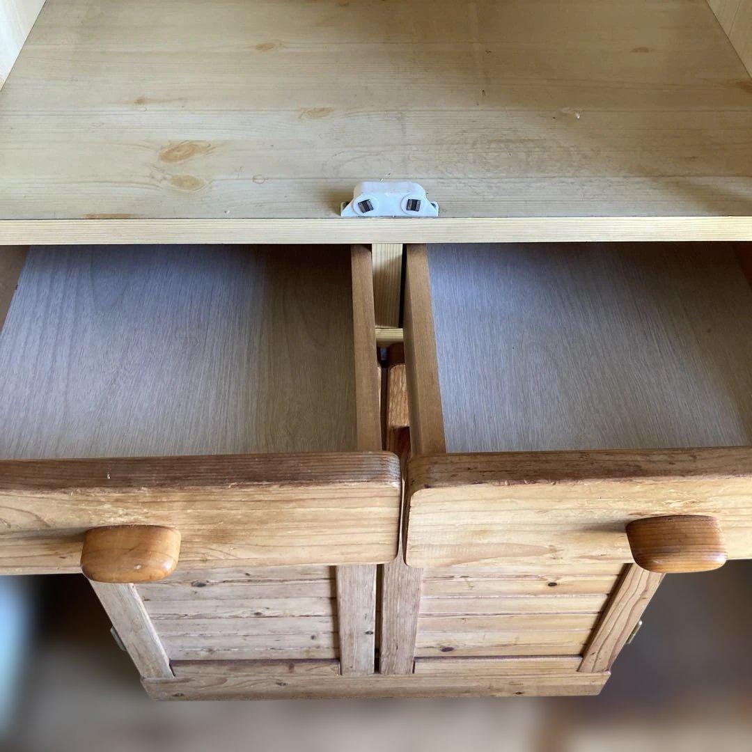 ガラス扉食器棚　パイン材