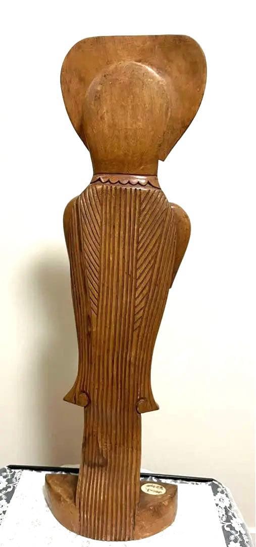 アンティークヒマラヤクルミ材のWELCOME LADYはインテリアの置物