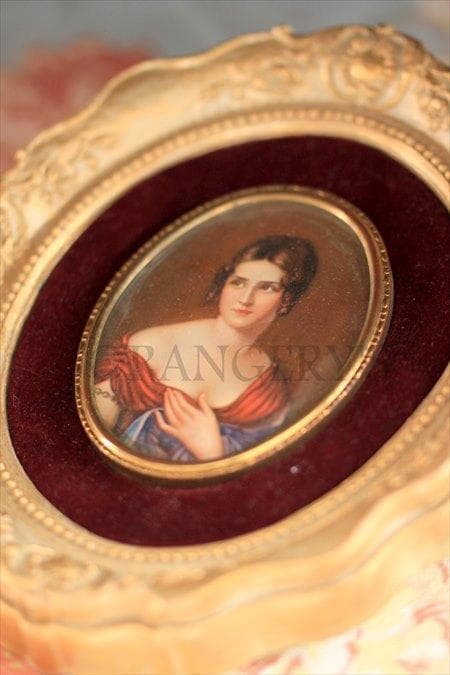 【セール中】ヴィンテージカメオクリエーションオーバルゴールドカラーフレーム