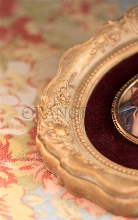 【セール中】ヴィンテージカメオクリエーションオーバルゴールドカラーフレーム