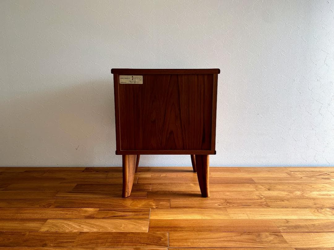 90s デンマーク製 Torring（トーリング）チーク ナイトテーブル 仕上済