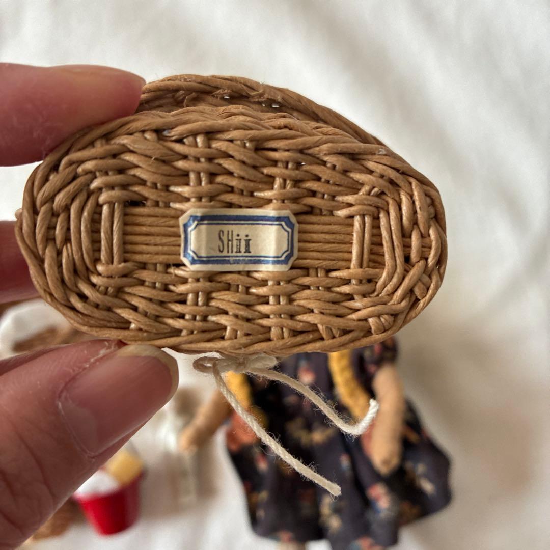 ヴィンテージドール　ミニチュア籠