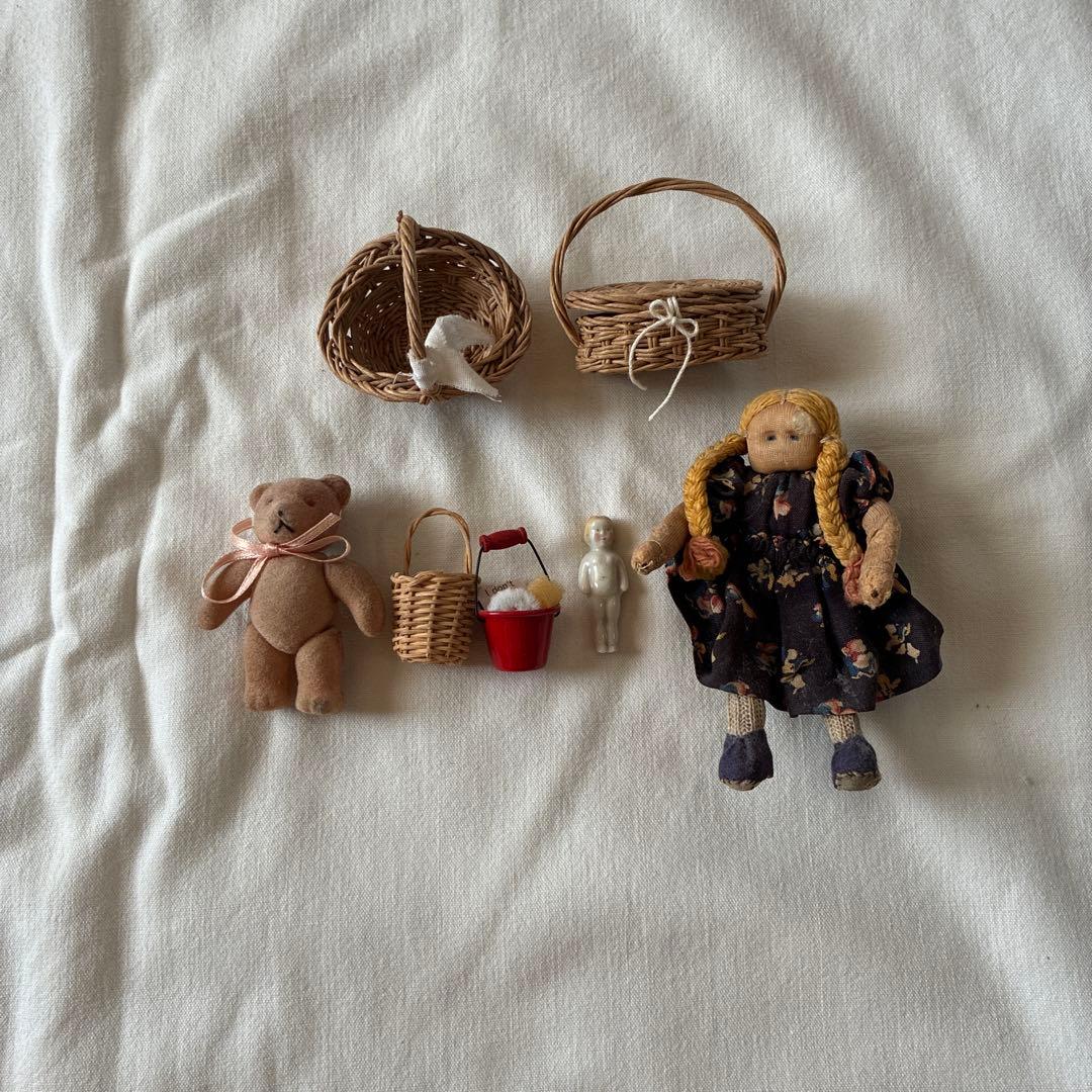 ヴィンテージドール　ミニチュア籠