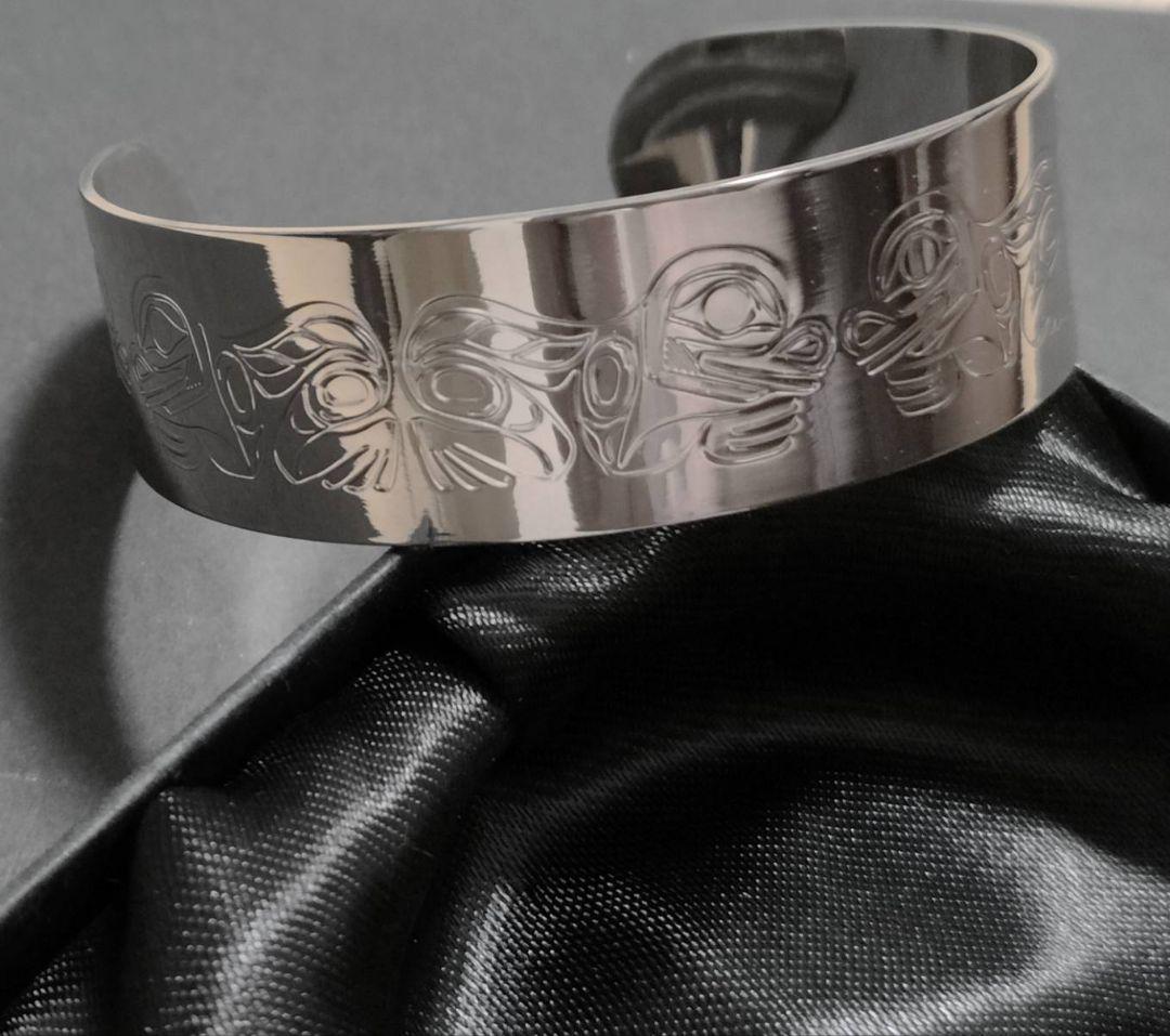 カナダ先住民ハンドメイドジュエリー（シルバーバングル）