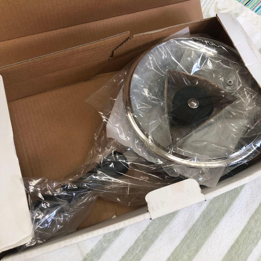 未使用　Tupperware、20cm フライパン（ガラスフタ付