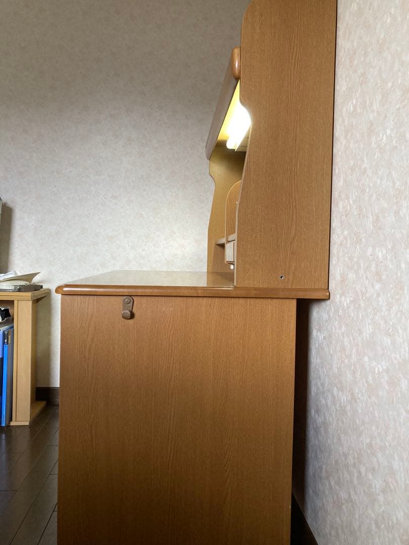 高評価　棚あり　スギコウジョウ製　学習机 ライト付き棚取り外して別発送　着払い