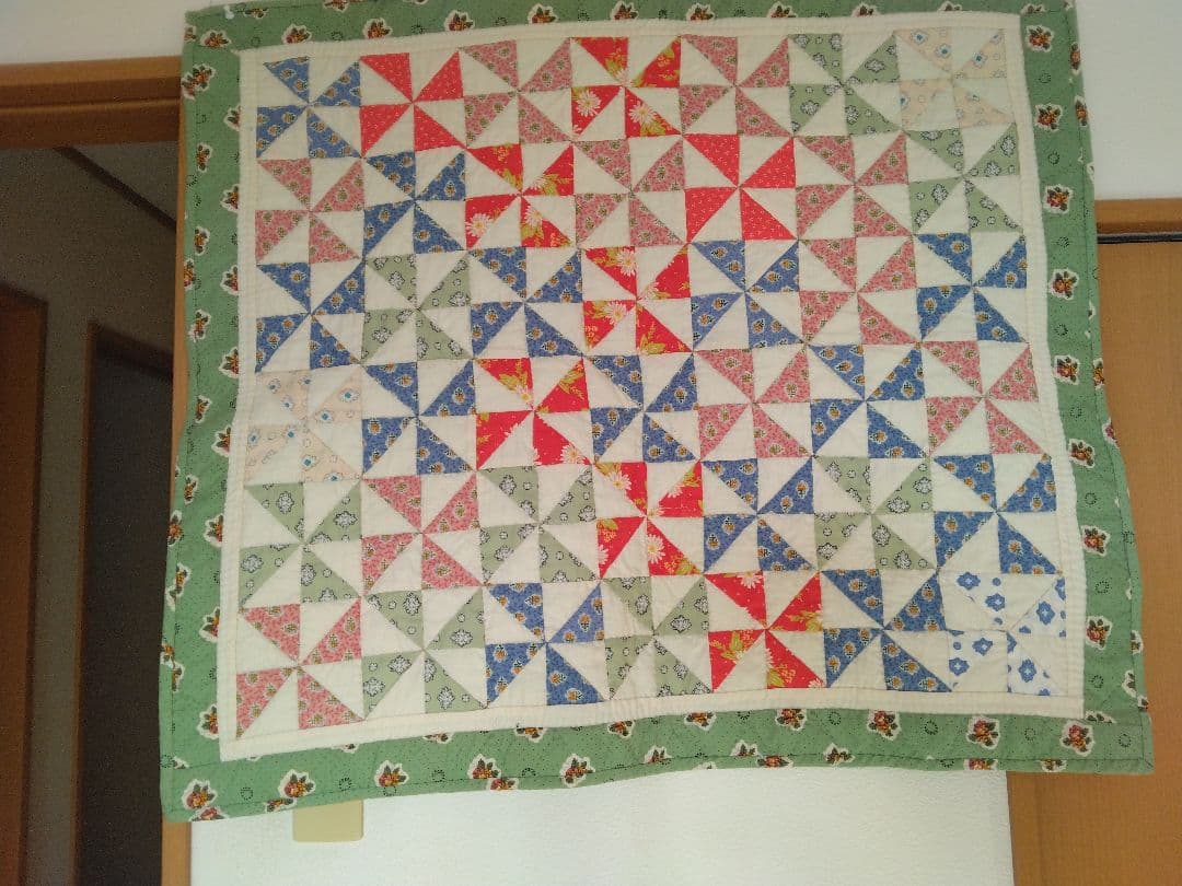 もちまるパッチワークタペストリー