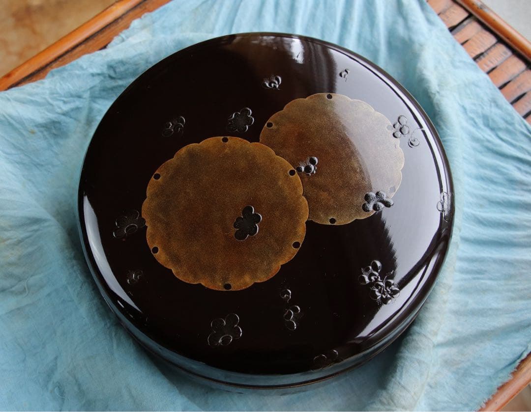 茶道具 古い食籠 雪輪に梅 亀 金蒔絵 闇蒔絵 木製 菓子器 梨子