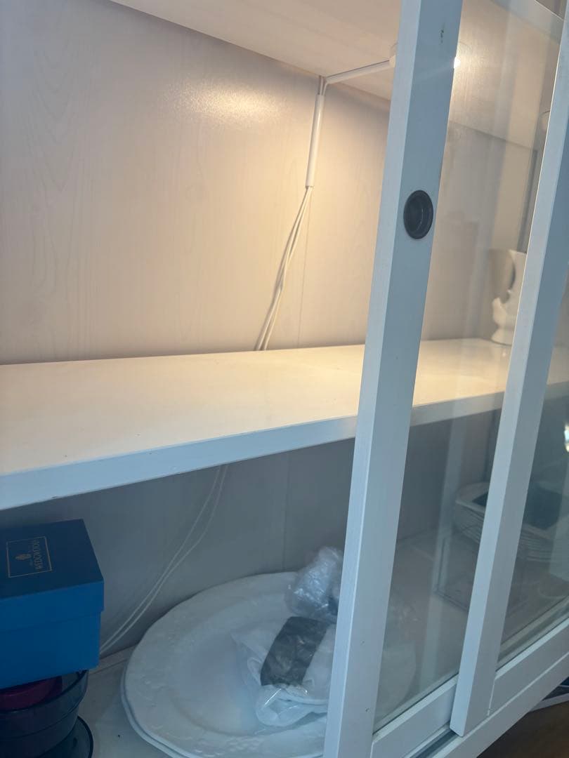 IKEA 食器棚　引き戸　LED照明付き