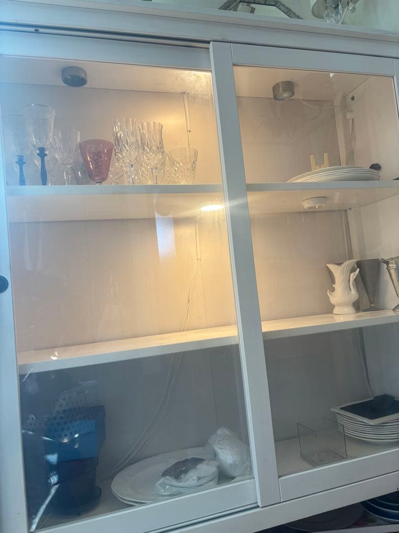 IKEA 食器棚　引き戸　LED照明付き