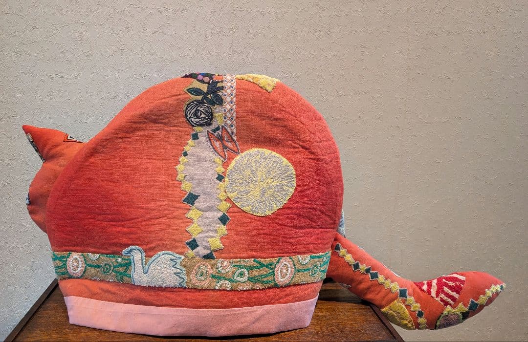 巨大・紅花チェシヤ猫《ひざに乗せぐるみ&ポットウォーマー》古布　ミナペルホネン